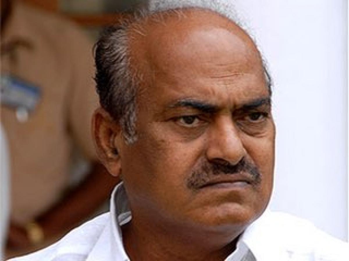 TDP MP Diwakar Reddy creates ruckus at airport after being denied entry